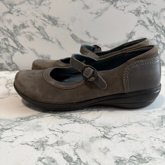 Dansko Women 40 US 9-9.5 Misty Mary Jane Shoe Gray Suede Buckle Strap Comfort - Picture 3 of 7
